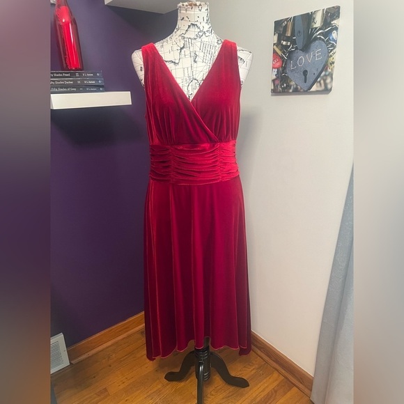 AGB Dresses & Skirts - AGB Red Sleeveless Velvetlike Dress